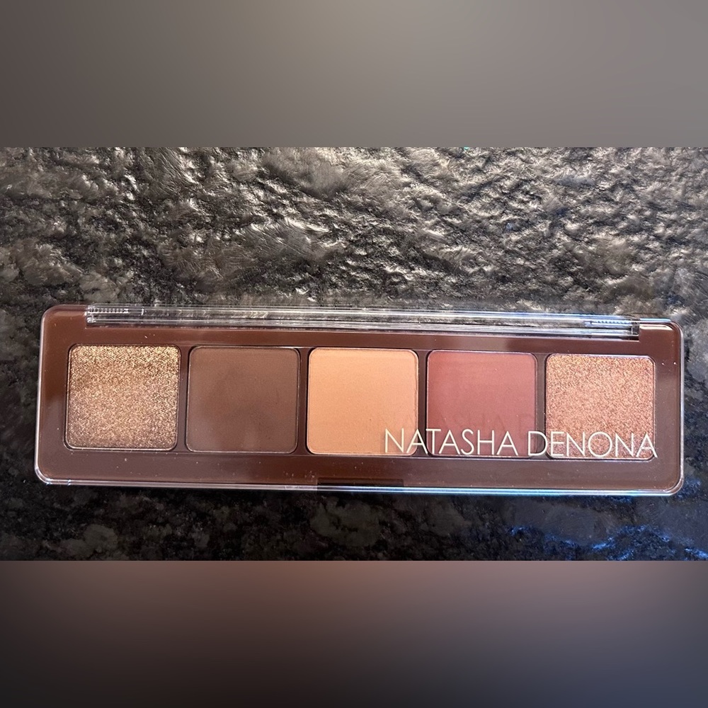 Metallic eyeshadow palette